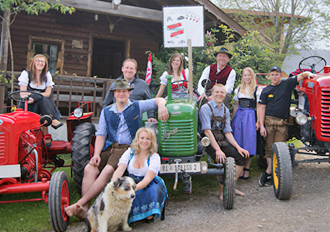Oldtimertraktoren Auffahrt