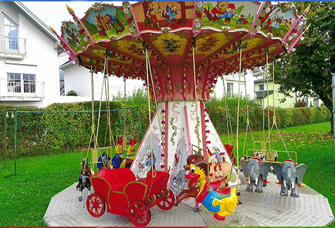 Vergnügungspark beim Dorffest